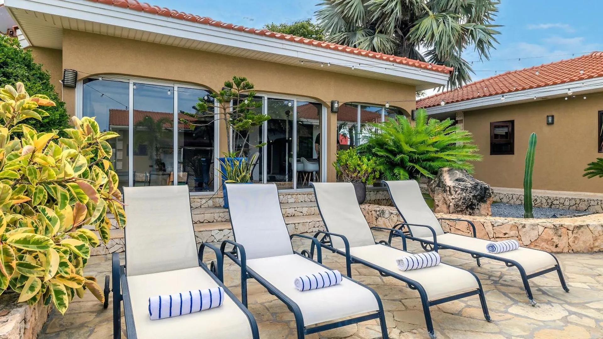 3Br Villa Serene Grace With Private Pool By Bocobay 오란제스타트
