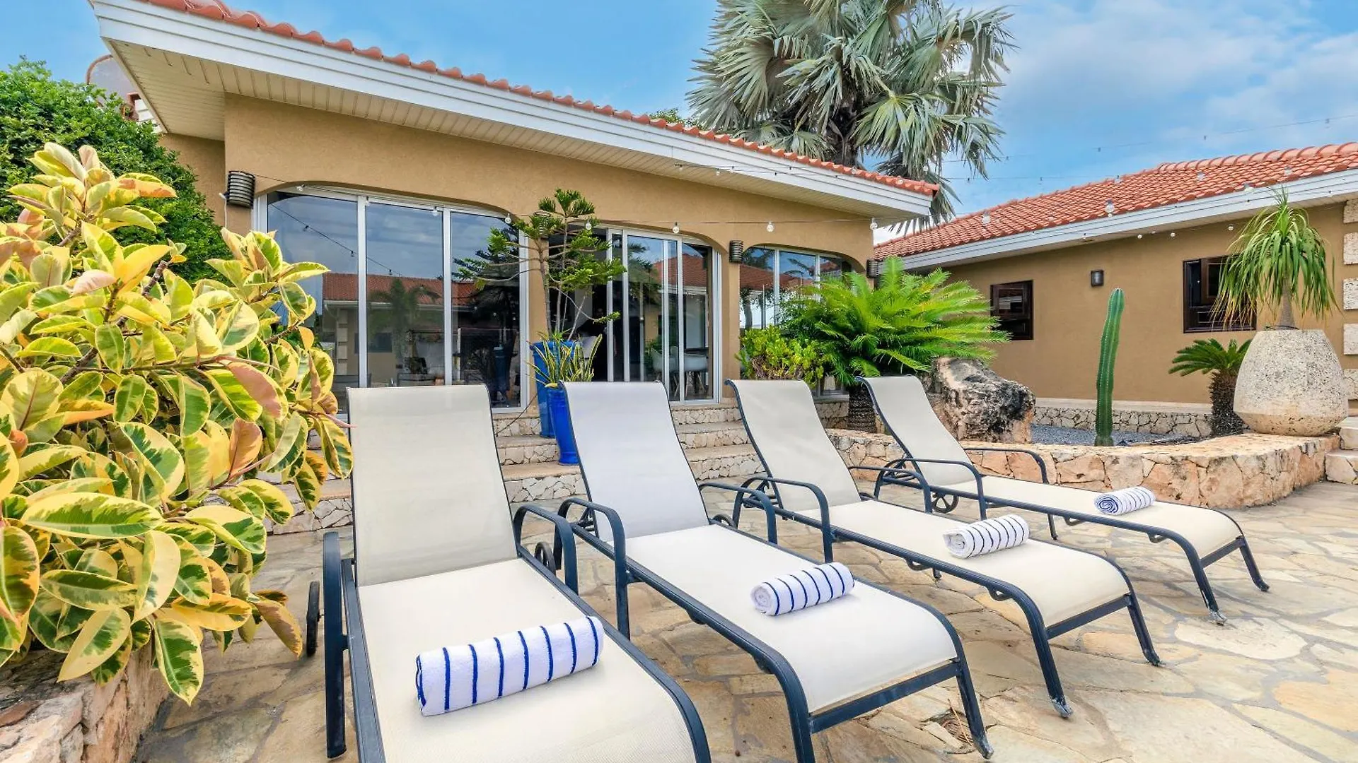 3Br Villa Serene Grace With Private Pool By Bocobay 오란제스타트