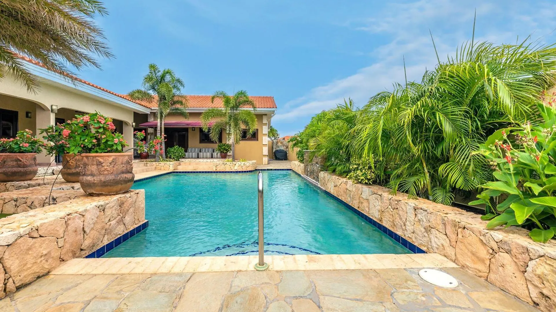 3Br Villa Serene Grace With Private Pool By Bocobay 오란제스타트