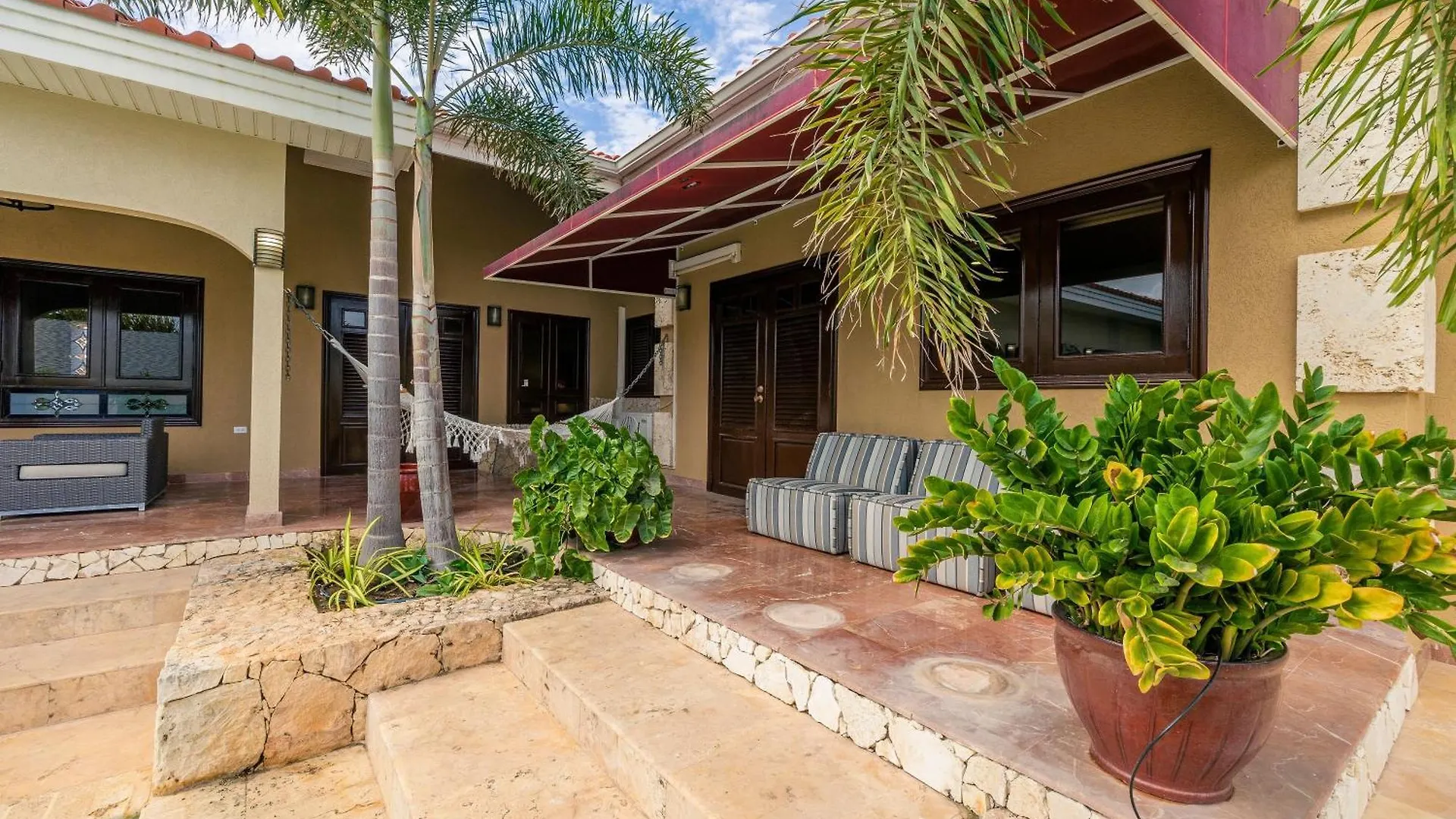 3Br Villa Serene Grace With Private Pool By Bocobay 오란제스타트